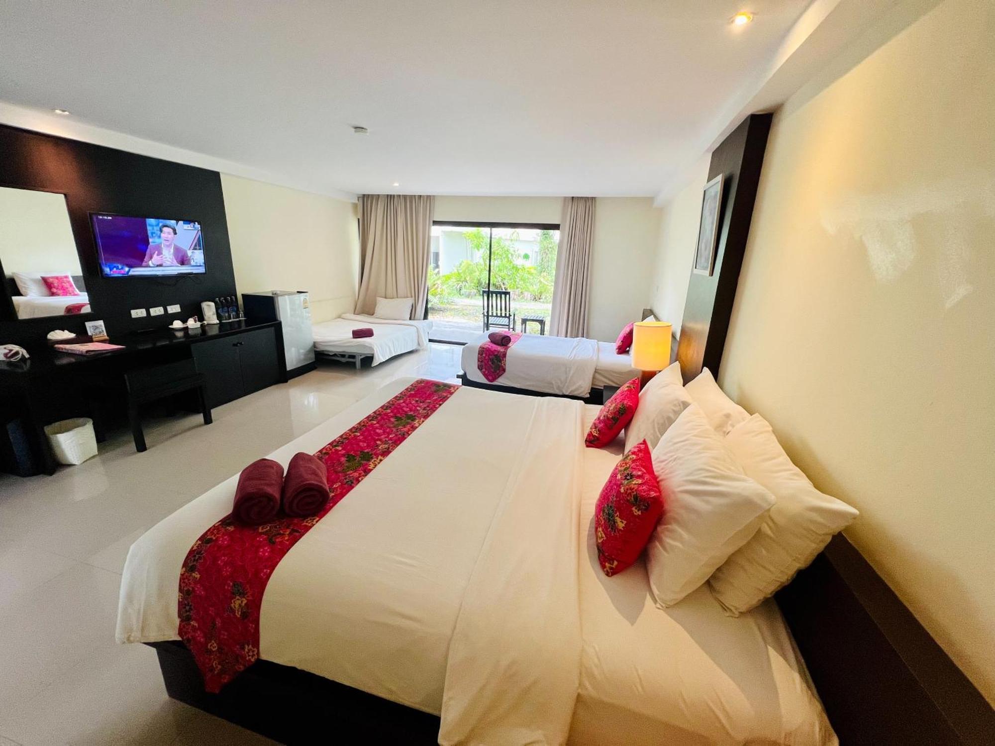 Palm Galleria Resort-SHA Extra Plus Khao Lak Esterno foto