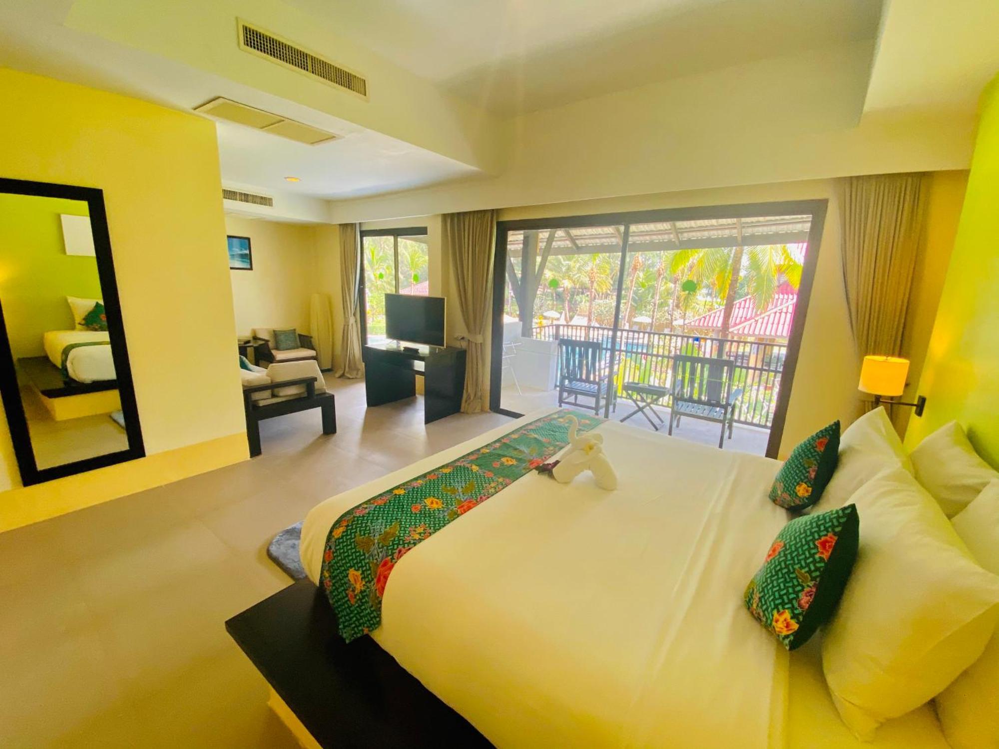 Palm Galleria Resort-SHA Extra Plus Khao Lak Esterno foto