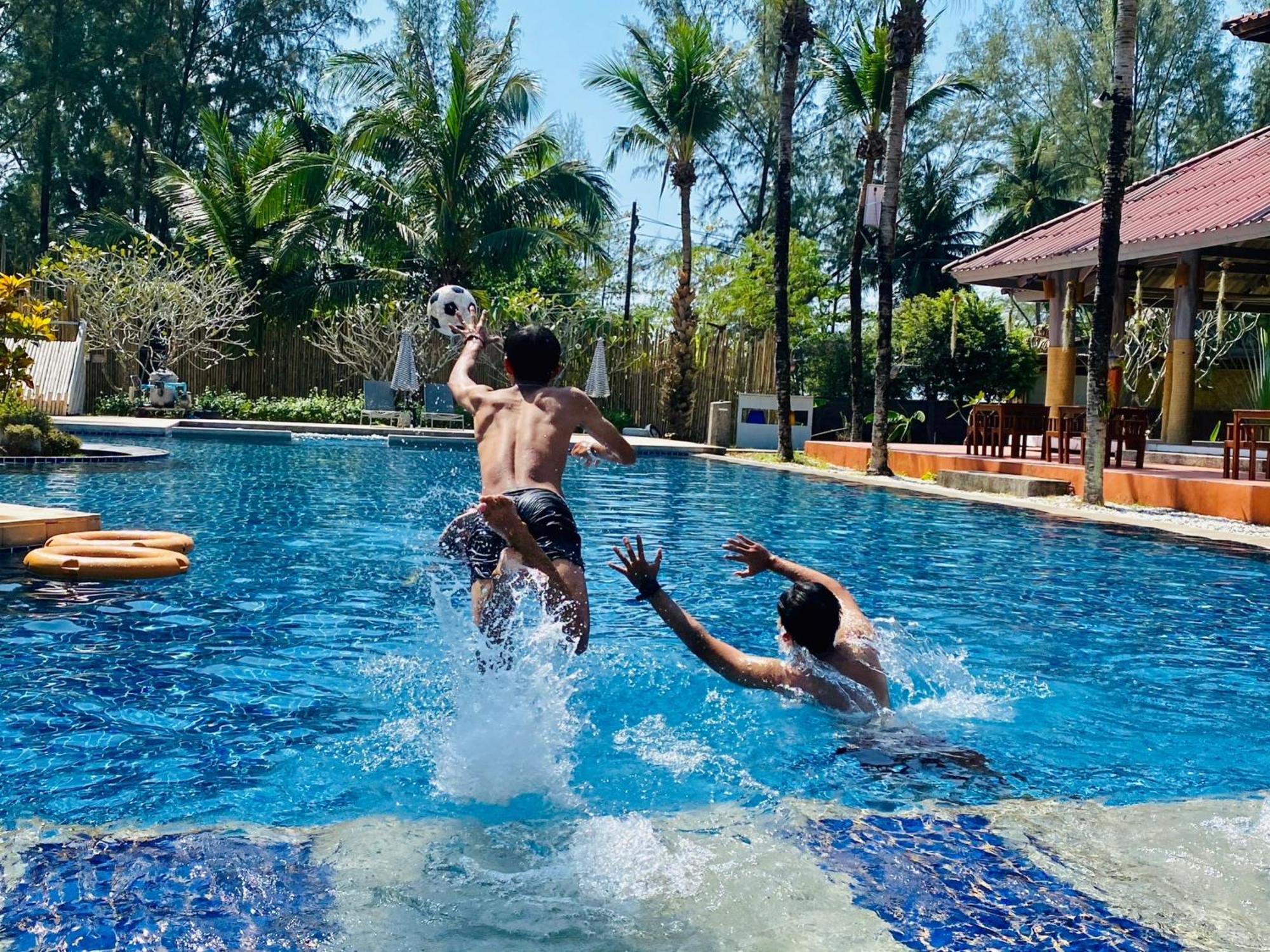 Palm Galleria Resort-SHA Extra Plus Khao Lak Esterno foto
