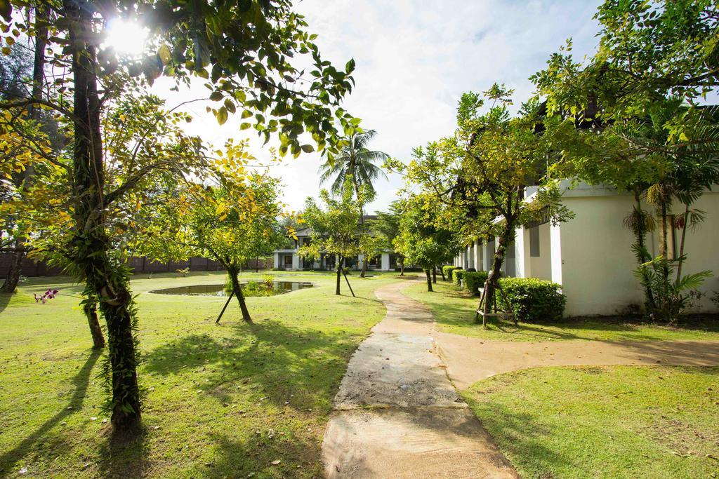 Palm Galleria Resort-SHA Extra Plus Khao Lak Esterno foto